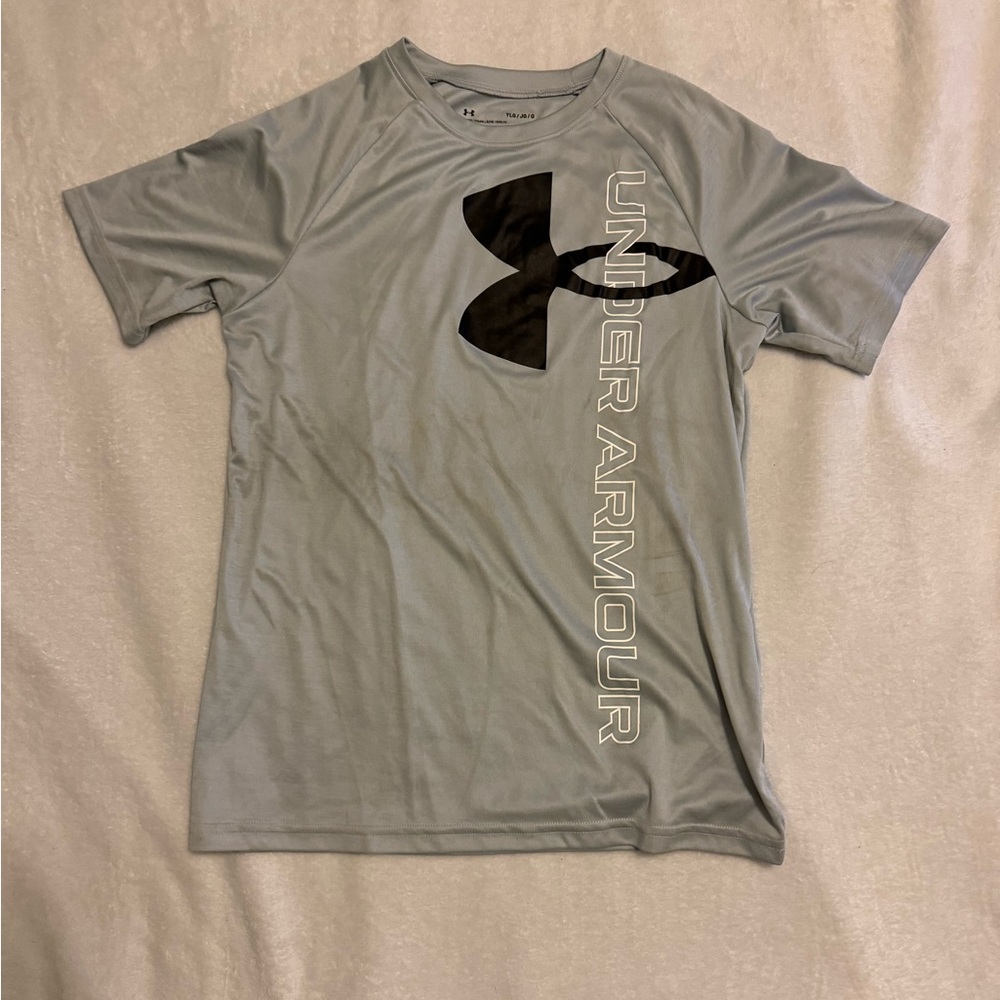Athletic Under Armour Tee Youth Large